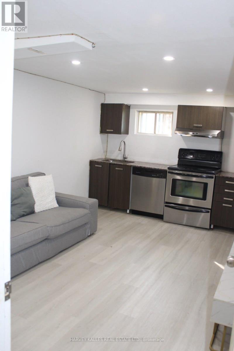 102 Goldcrest Road, Brampton, Ontario L6S 1H2 - Photo 14 - W13713032