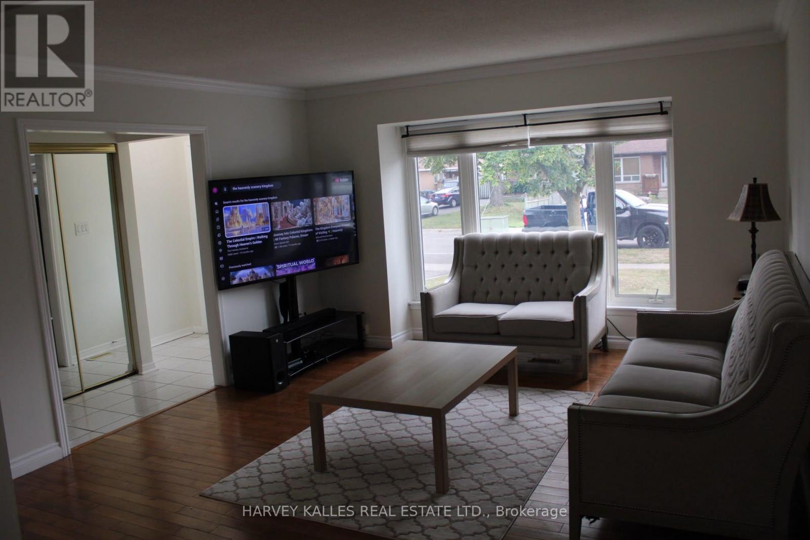 102 Goldcrest Road, Brampton, Ontario L6S 1H2 - Photo 3 - W13713032