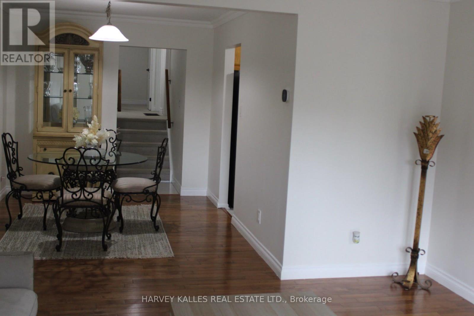 102 Goldcrest Road, Brampton, Ontario L6S 1H2 - Photo 4 - W13713032
