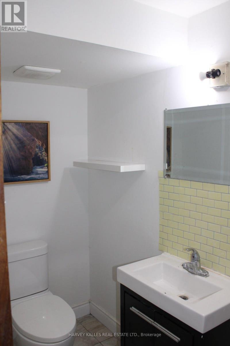 102 Goldcrest Road, Brampton, Ontario L6S 1H2 - Photo 5 - W13713032
