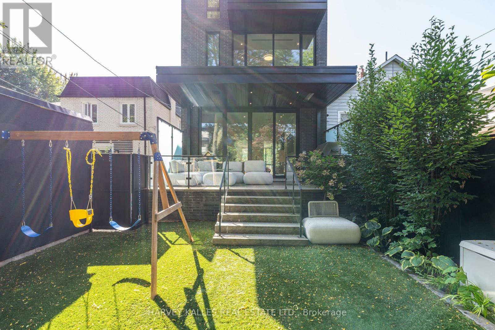 40 Thelma Avenue, Toronto, Ontario  M4V 1X9 - Photo 18 - C13713204