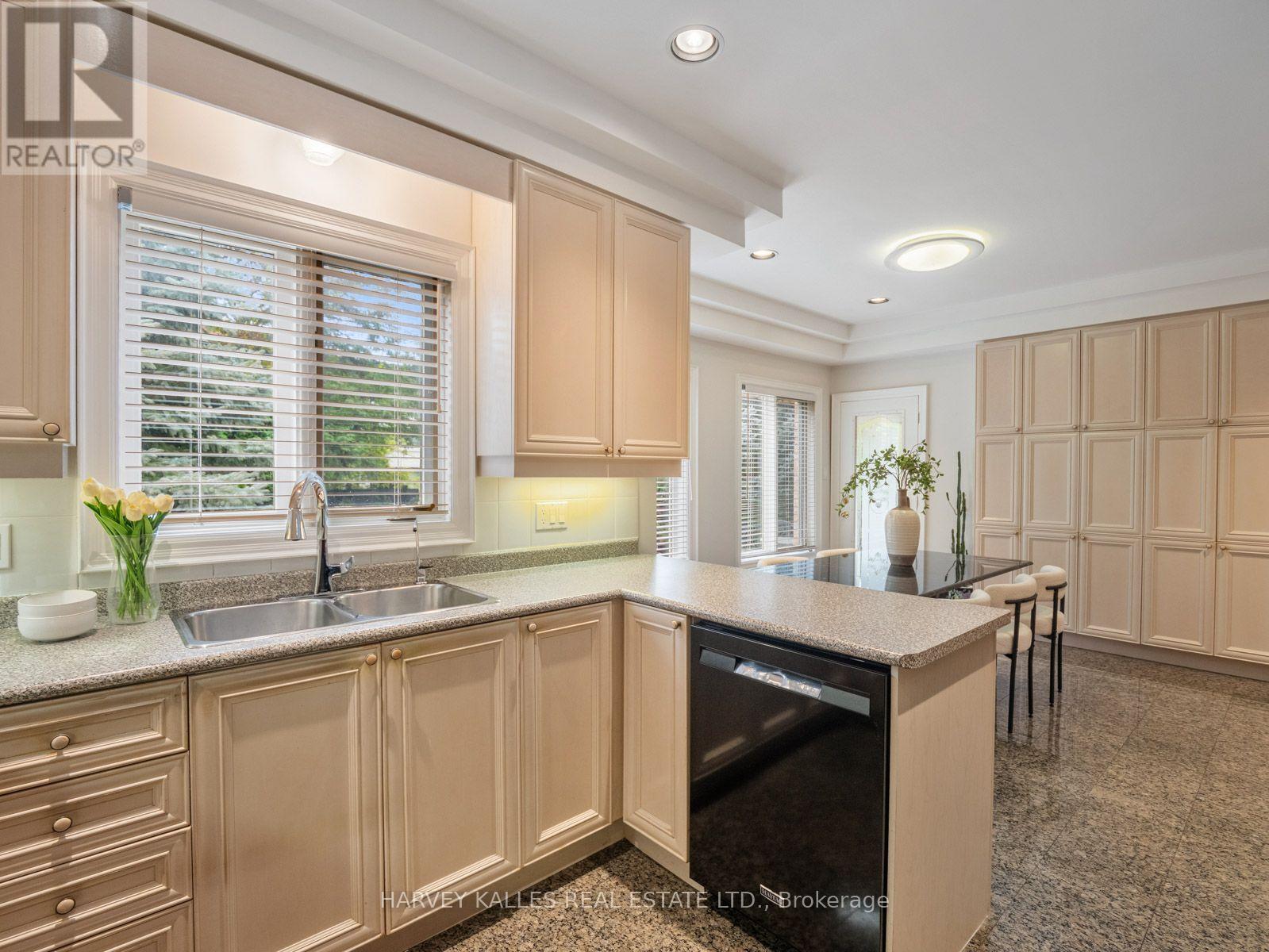 3 Cicada Court, Toronto, Ontario M3B 1G4 - Photo 9 - C13714328