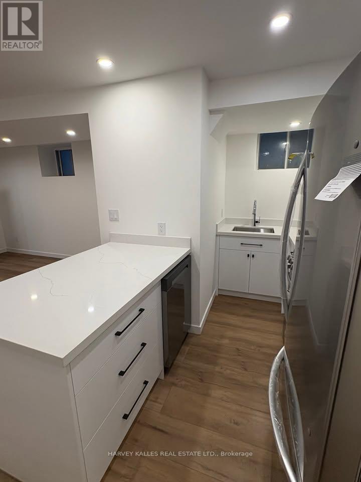Lower - 557 Crawford Street, Toronto, Ontario M6G 3J9 - Photo 3 - C13718488