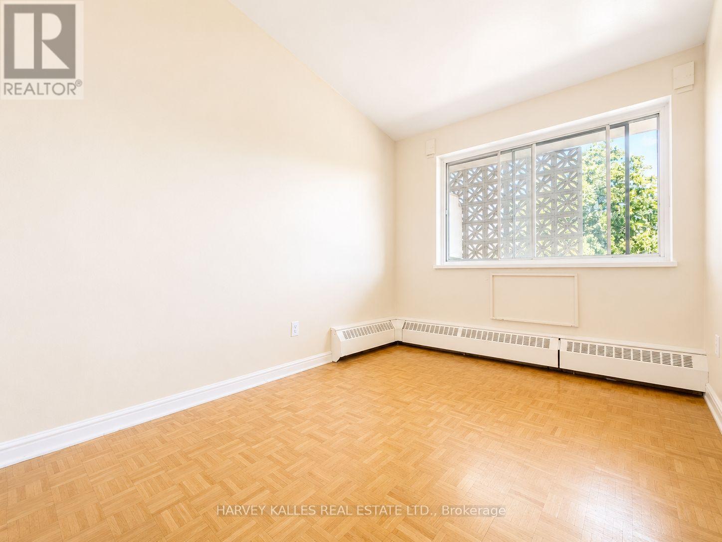 305 - 80 Blackfriar Avenue, Toronto, Ontario M9R 3S9 - Photo 8 - W13721896