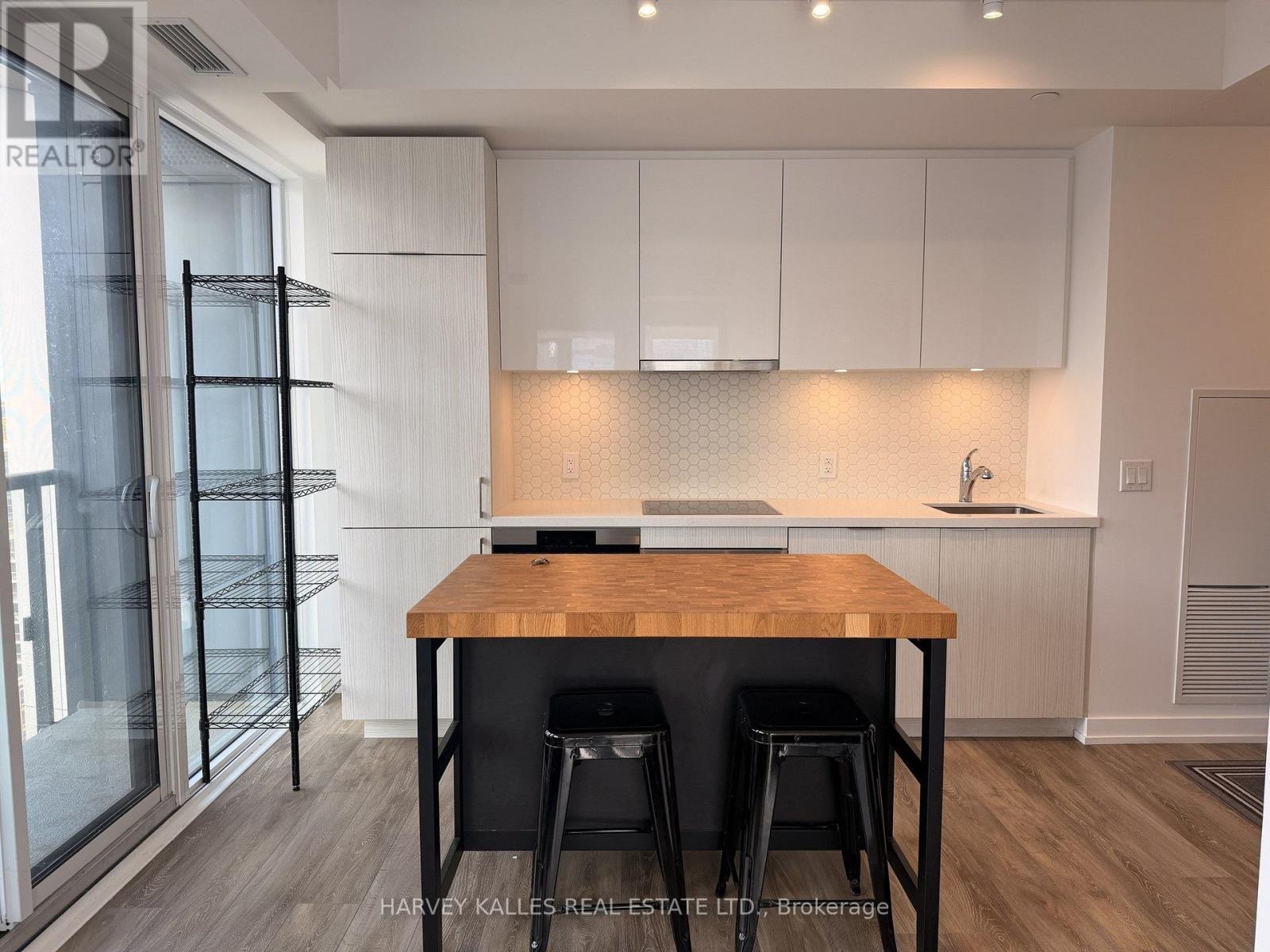 1704 - 158 Front Street E, Toronto, Ontario M5V 1E5 - Photo 2 - C13722678