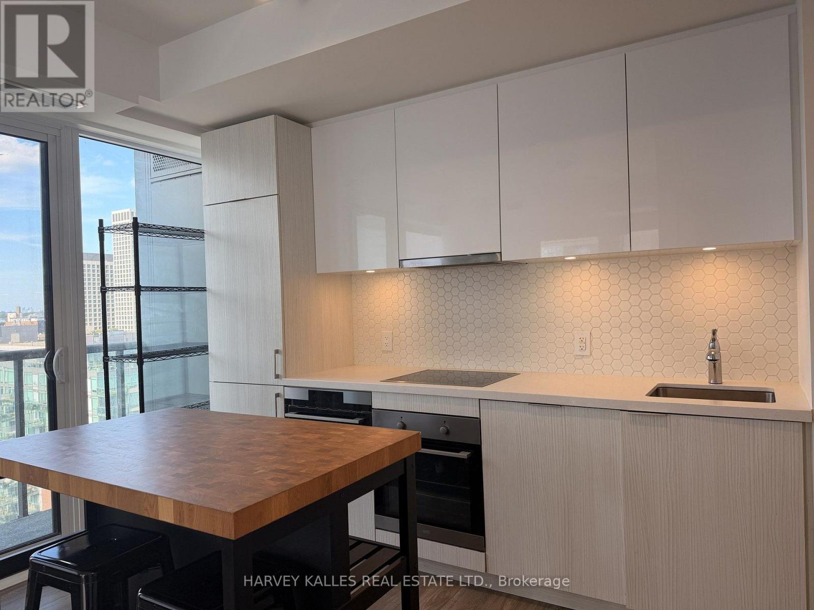 1704 - 158 Front Street E, Toronto, Ontario M5V 1E5 - Photo 3 - C13722678