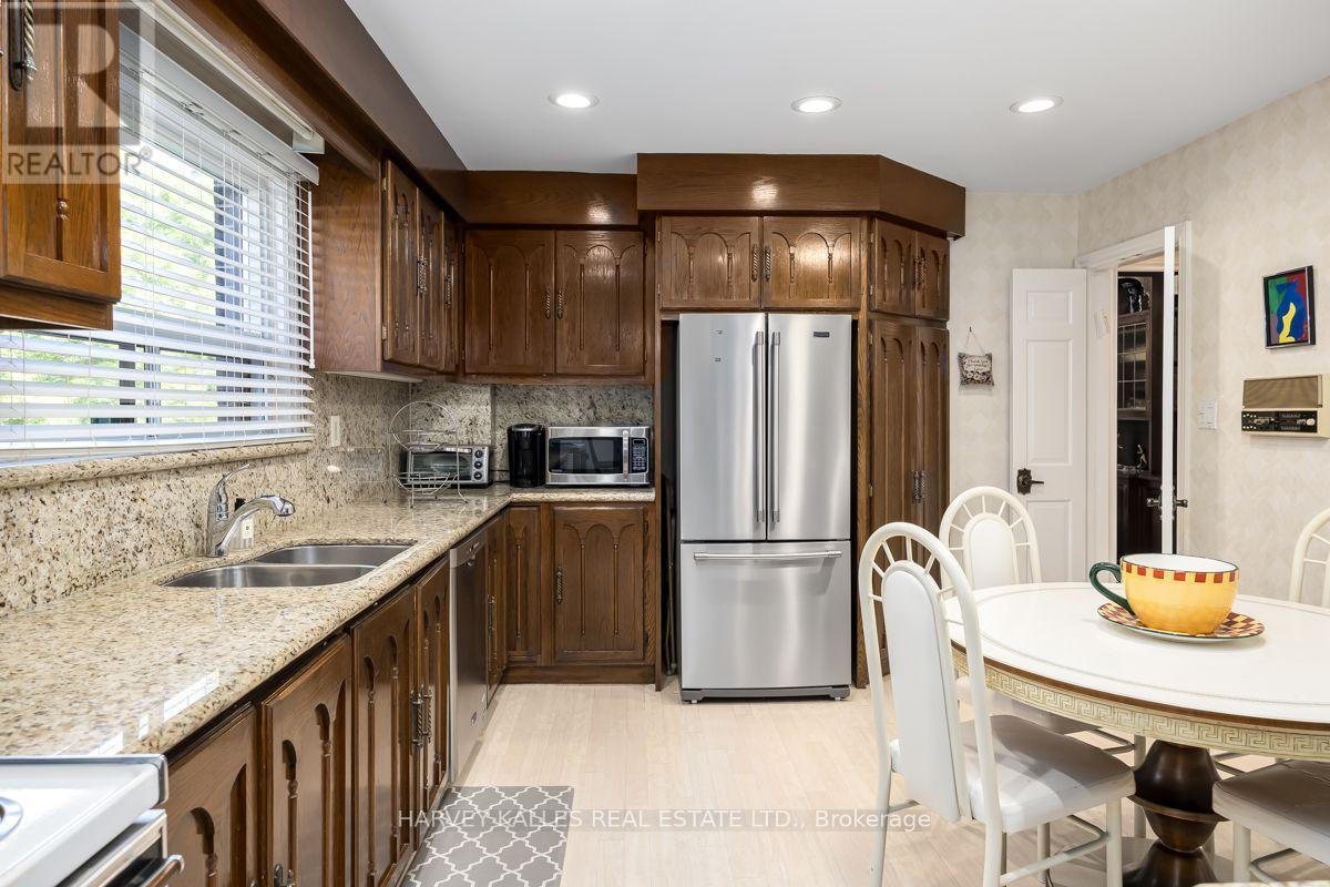 30 Coreydale Court, Toronto, Ontario  M3H 4T2 - Photo 12 - C13727500