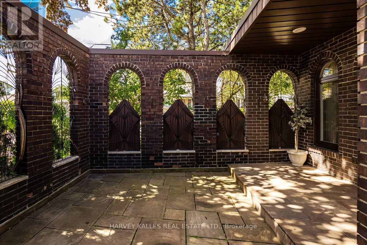 30 Coreydale Court, Toronto, Ontario  M3H 4T2 - Photo 3 - C13727500
