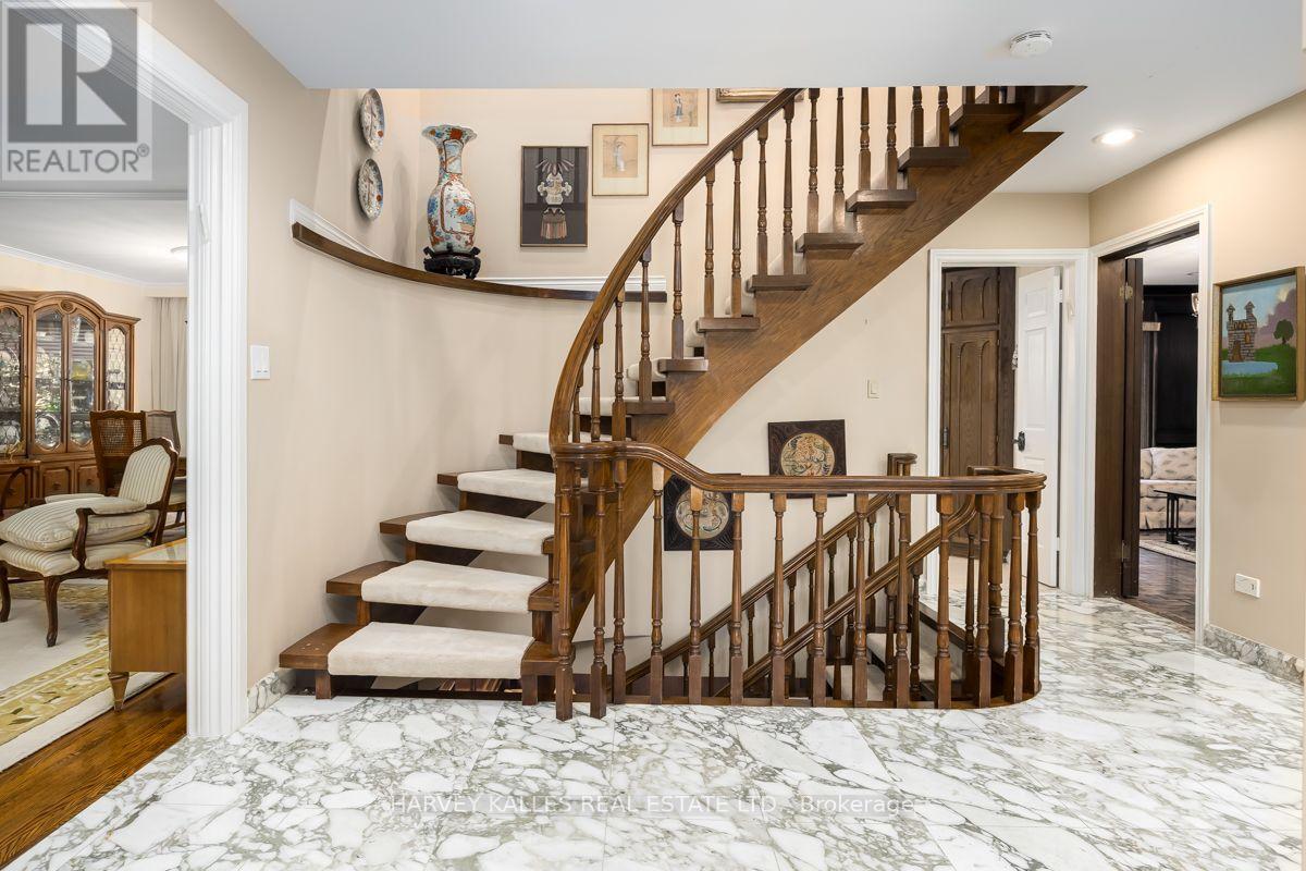 30 Coreydale Court, Toronto, Ontario  M3H 4T2 - Photo 5 - C13727500