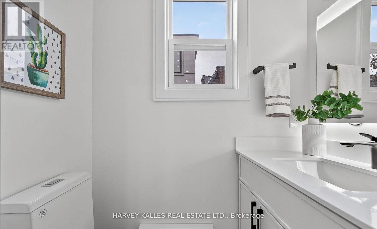 Garden Suite - 249 Lauder Avenue, Toronto, Ontario M6E 3H5 - Photo 8 - C13727770