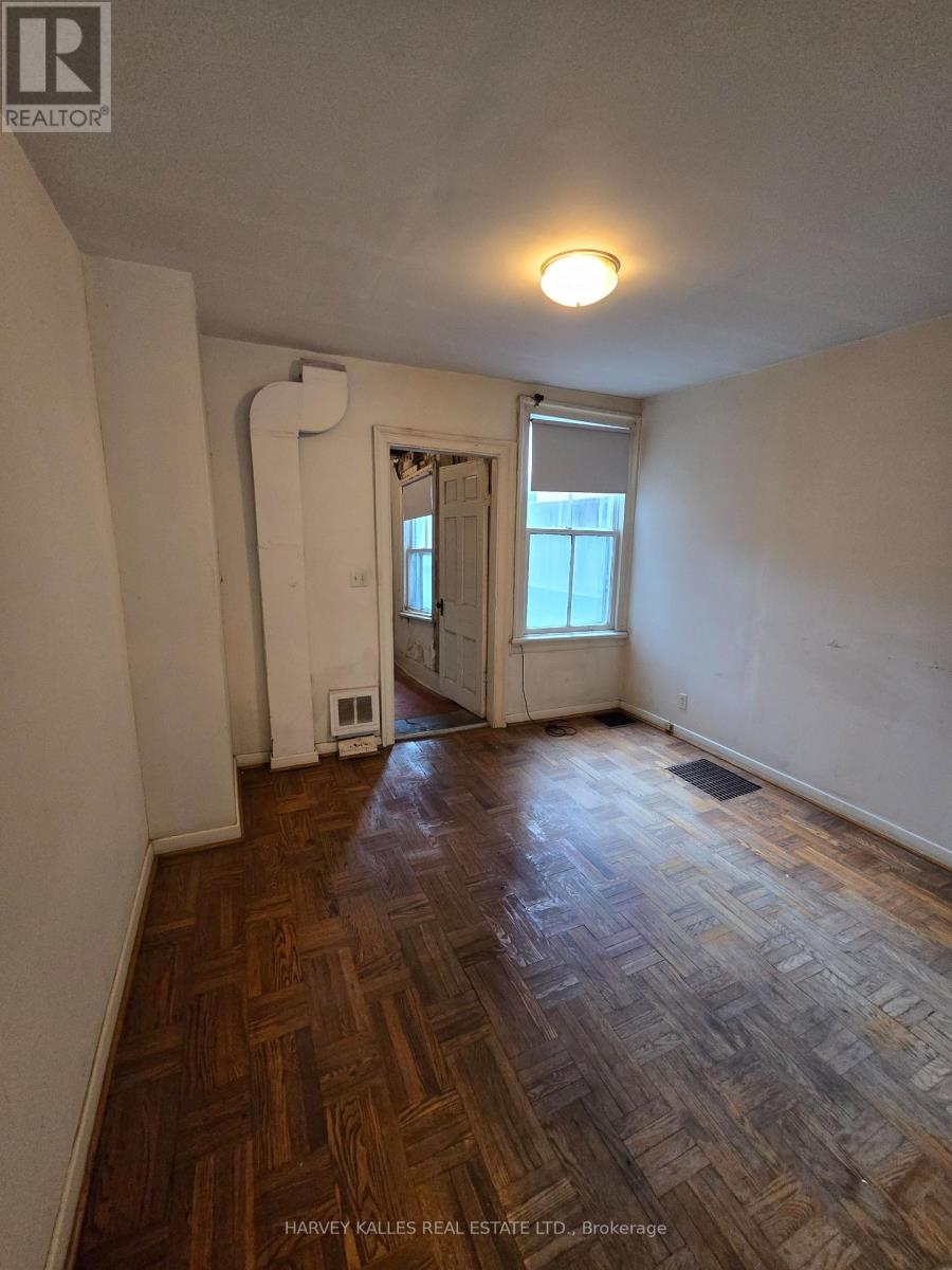 12 Whitaker Avenue, Toronto, Ontario  M6J 1A1 - Photo 2 - C13729338