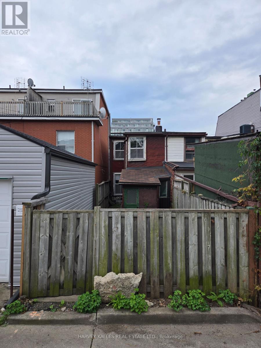 12 Whitaker Avenue, Toronto, Ontario  M6J 1A1 - Photo 5 - C13729338