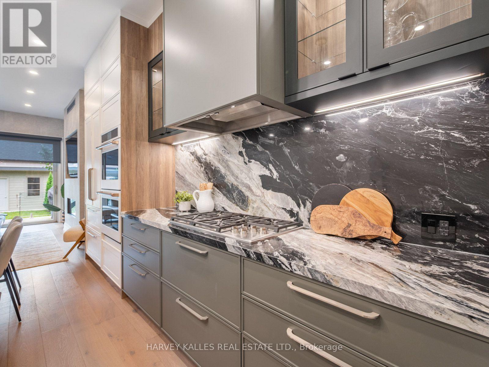 381 Glenholme Avenue, Toronto, Ontario  M6E 3E6 - Photo 12 - C13730952
