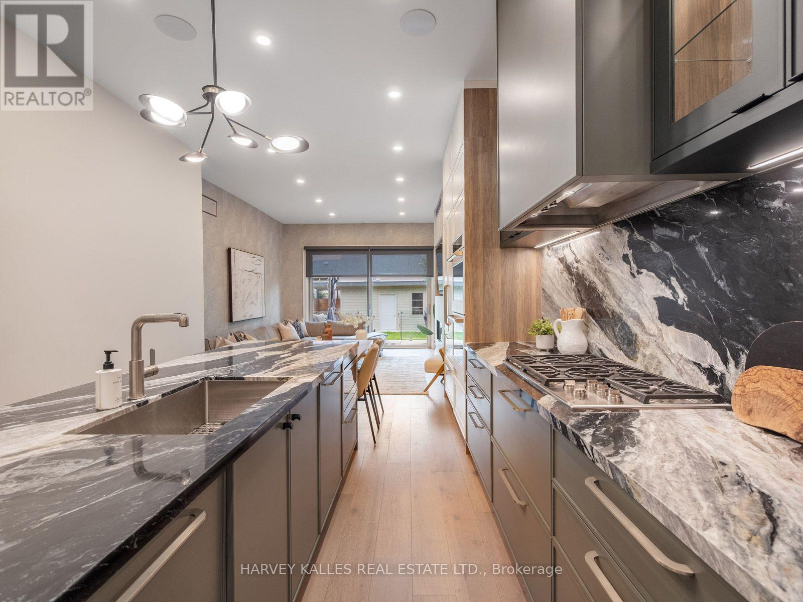 381 Glenholme Avenue, Toronto, Ontario  M6E 3E6 - Photo 13 - C13730952
