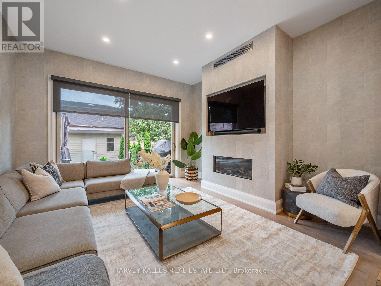 381 Glenholme Avenue, Toronto, Ontario  M6E 3E6 - Photo 18 - C13730952