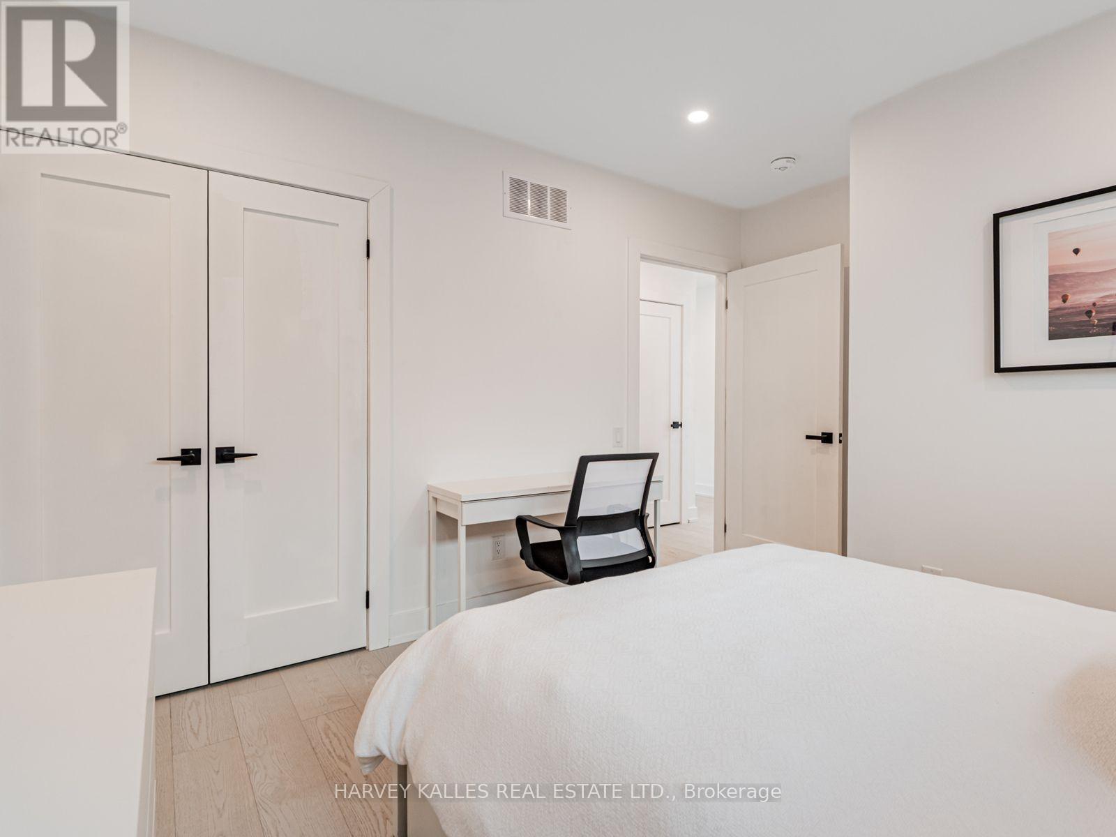 20 Leslie Garden Lane, Toronto, Ontario M4M 3B4 - Photo 16 - E13734084