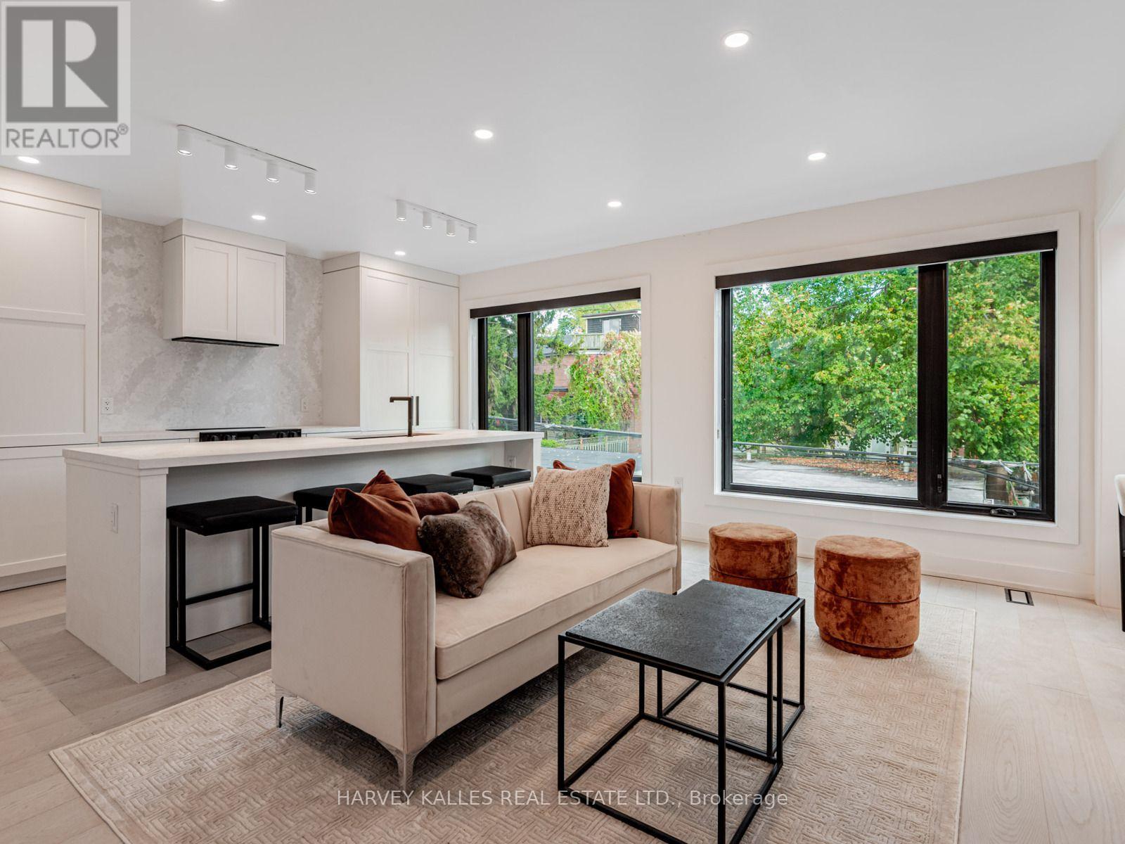 20 Leslie Garden Lane, Toronto, Ontario M4M 3B4 - Photo 3 - E13734084