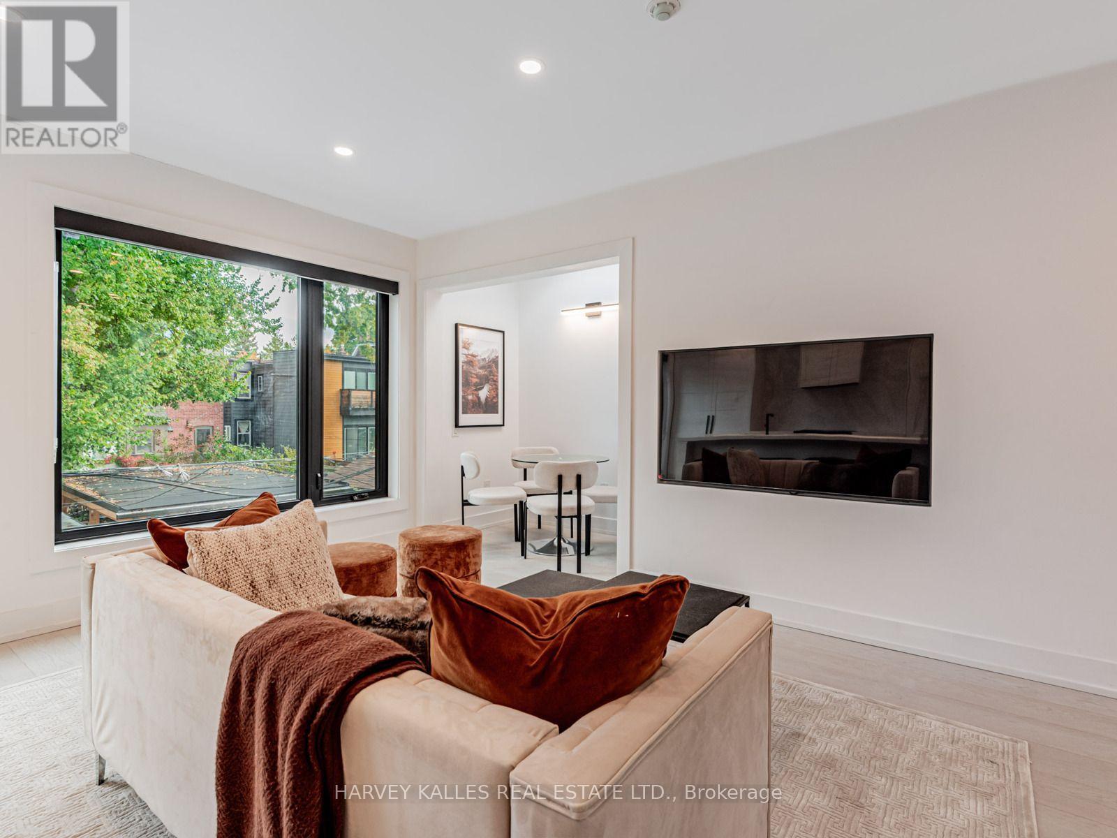 20 Leslie Garden Lane, Toronto, Ontario M4M 3B4 - Photo 4 - E13734084