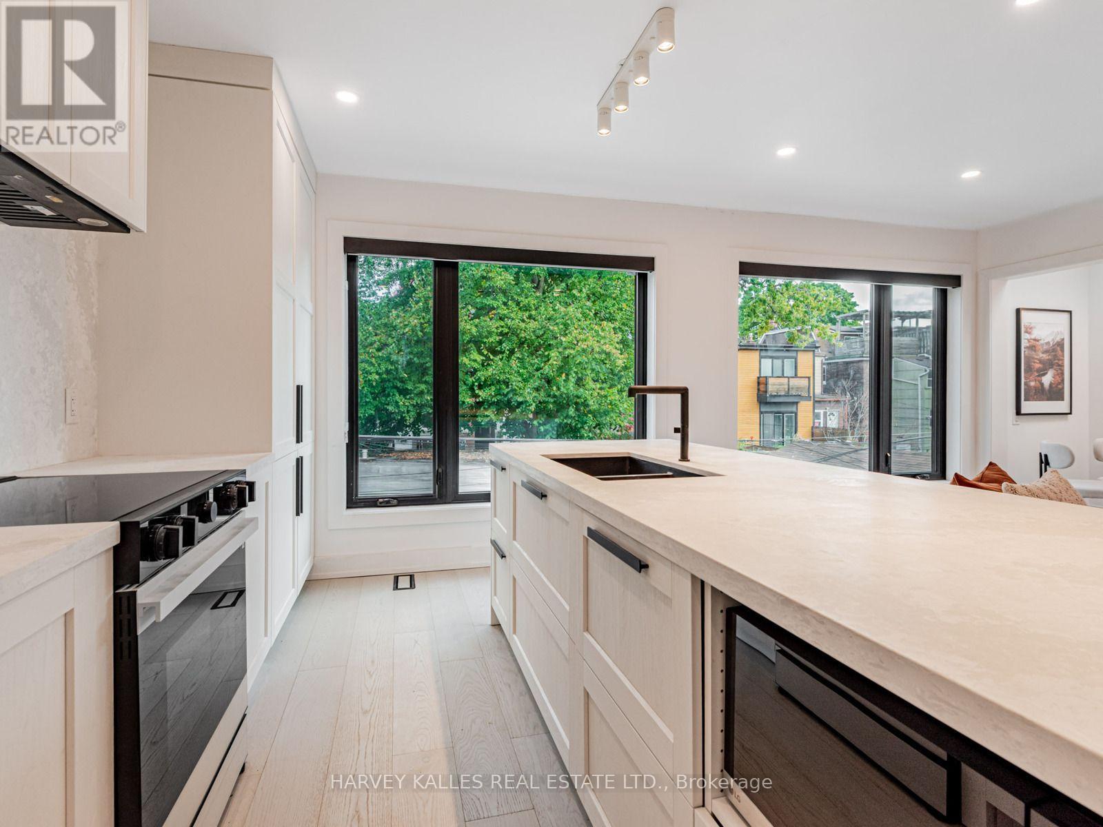 20 Leslie Garden Lane, Toronto, Ontario M4M 3B4 - Photo 7 - E13734084