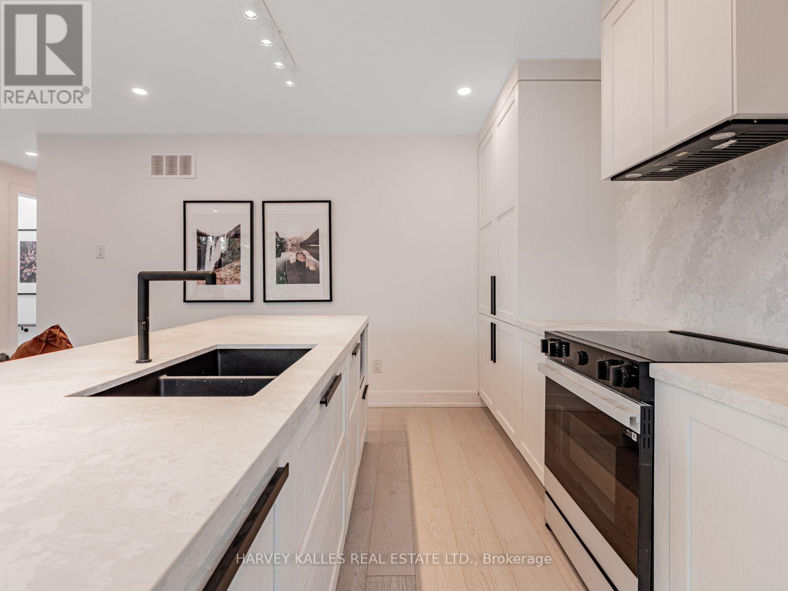 20 Leslie Garden Lane, Toronto, Ontario M4M 3B4 - Photo 8 - E13734084