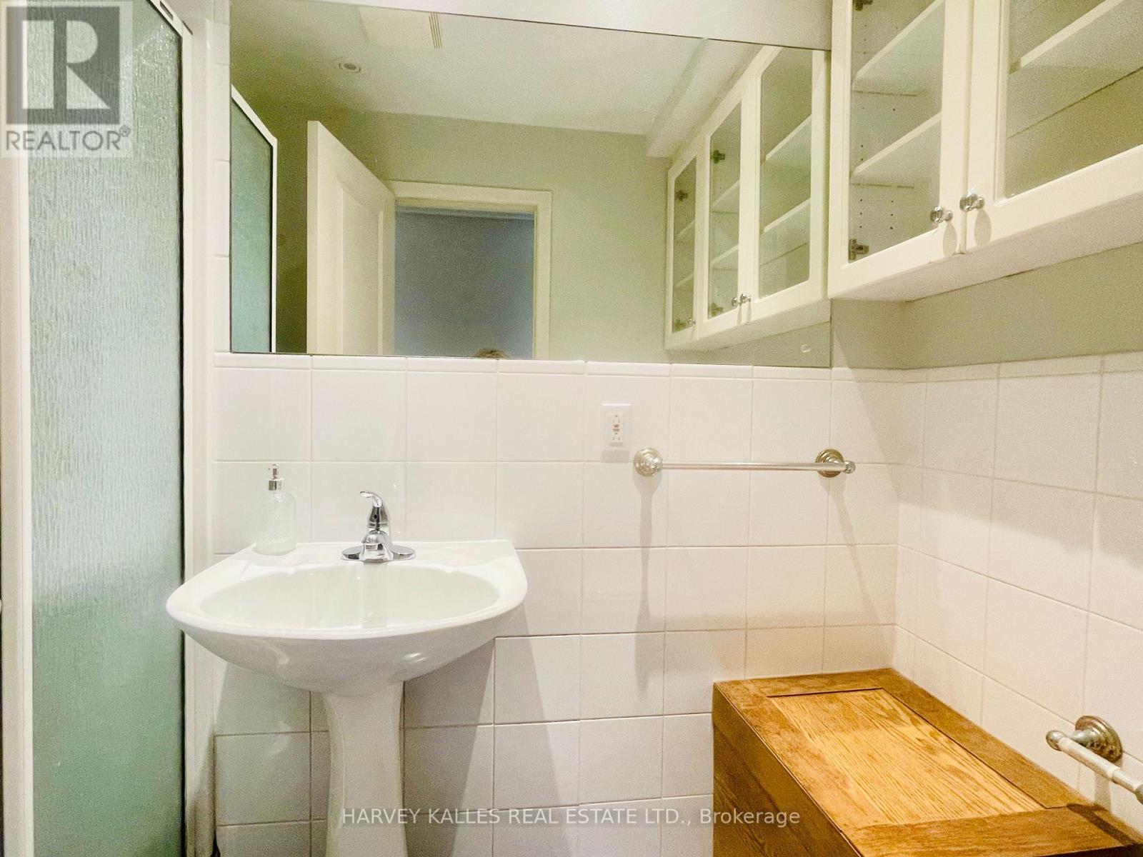 Lower - 1538 Davenport Road, Toronto, Ontario M6H 2J1 - Photo 19 - W13734158