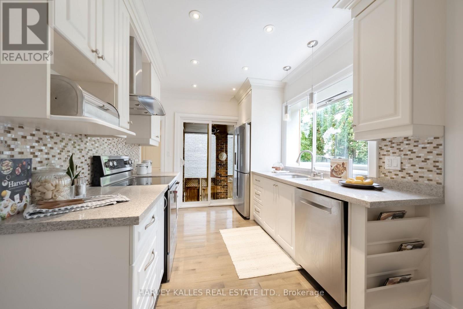 6 Browside Avenue, Toronto, Ontario M5P 2V1 - Photo 18 - C13734368