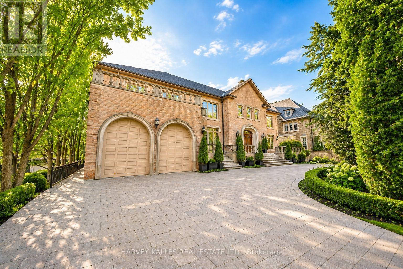 122 DUNVEGAN ROAD, Toronto, Ontario