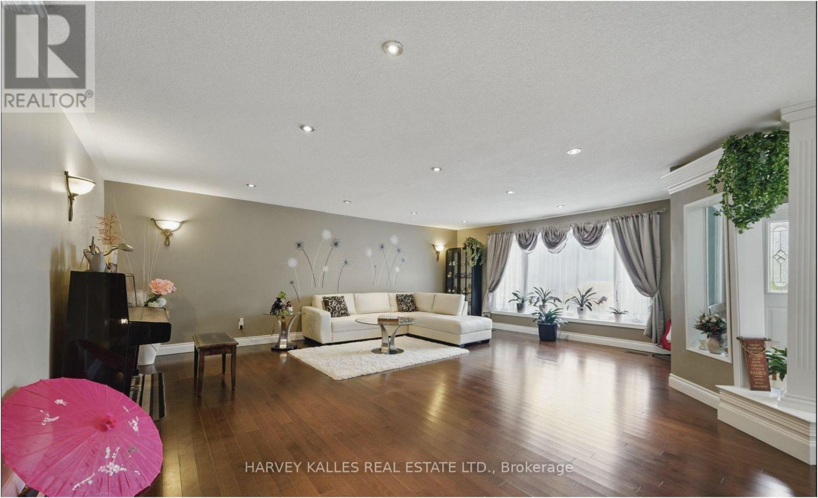55 Denham Drive, Richmond Hill, Ontario L4C 6H8 - Photo 3 - N13740002