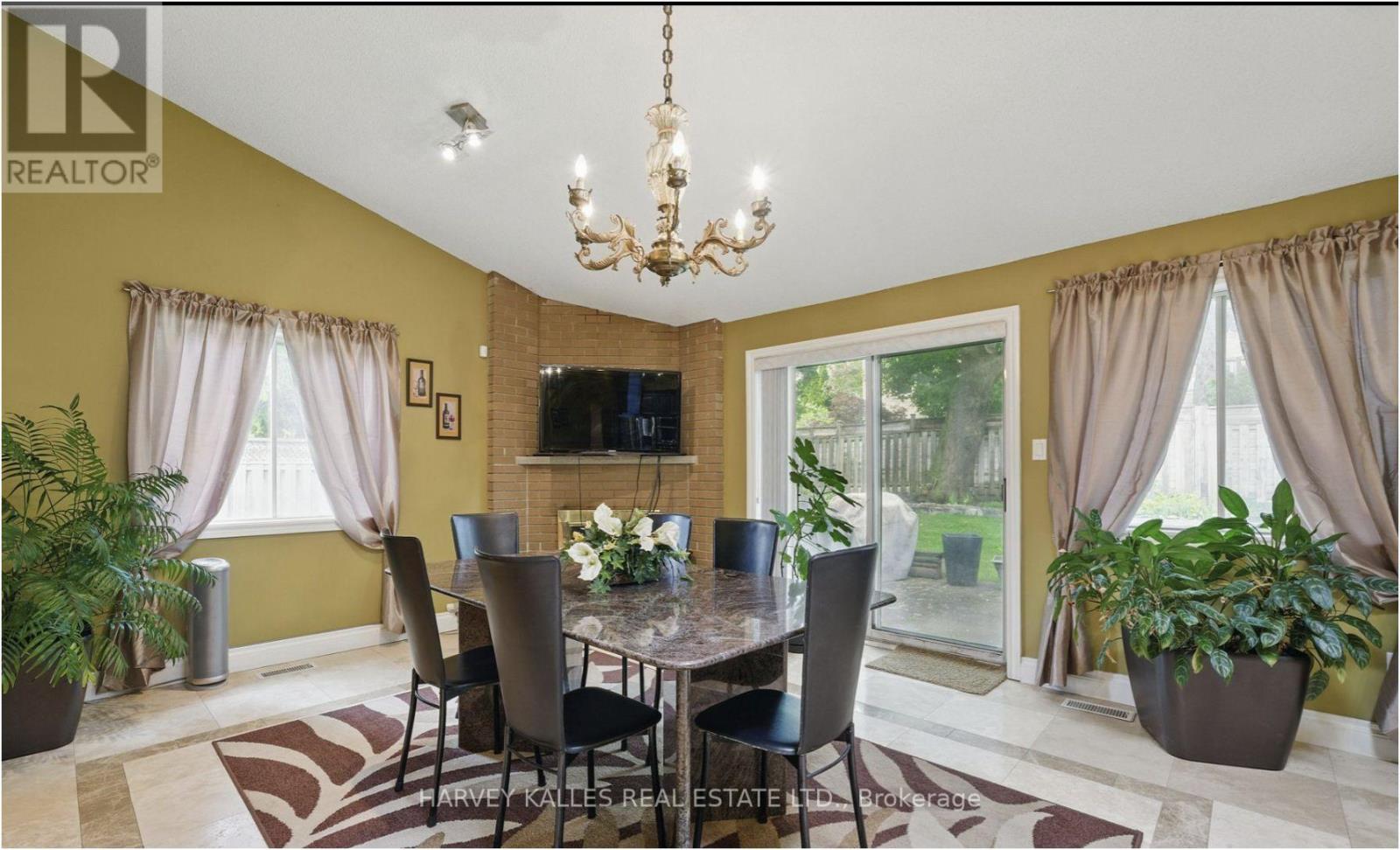 55 Denham Drive, Richmond Hill, Ontario L4C 6H8 - Photo 6 - N13740002
