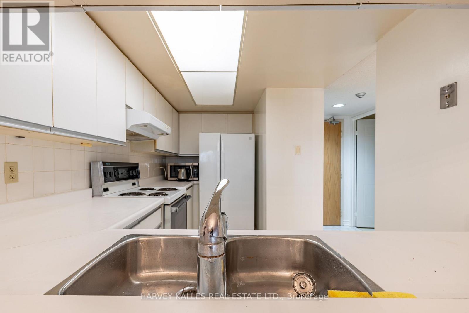 205 - 5 Kenneth Avenue, Toronto, Ontario  M2N 6M7 - Photo 5 - C13741556