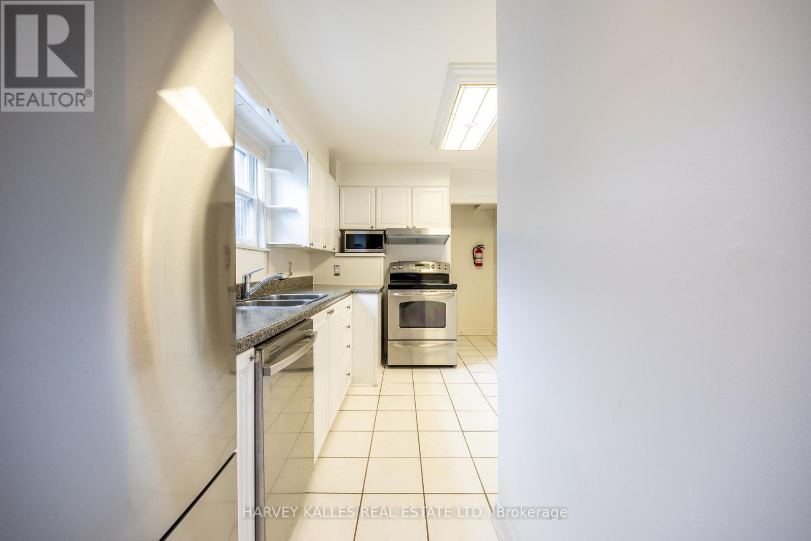 Main - 222 Joicey Boulevard, Toronto, Ontario M5M 2V5 - Photo 11 - C13742748