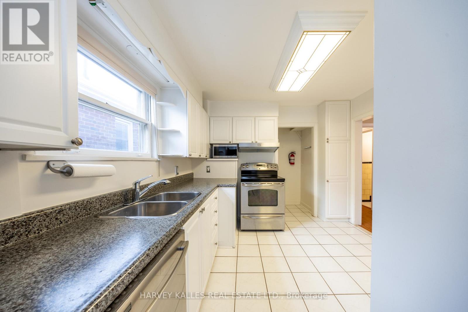 Main - 222 Joicey Boulevard, Toronto, Ontario M5M 2V5 - Photo 12 - C13742748