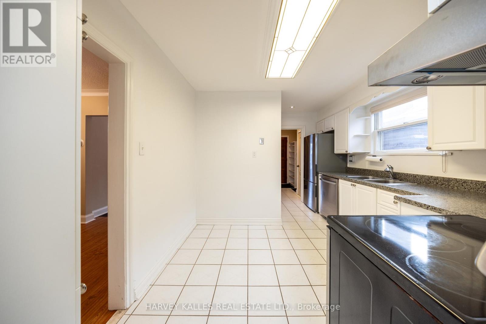 Main - 222 Joicey Boulevard, Toronto, Ontario M5M 2V5 - Photo 15 - C13742748