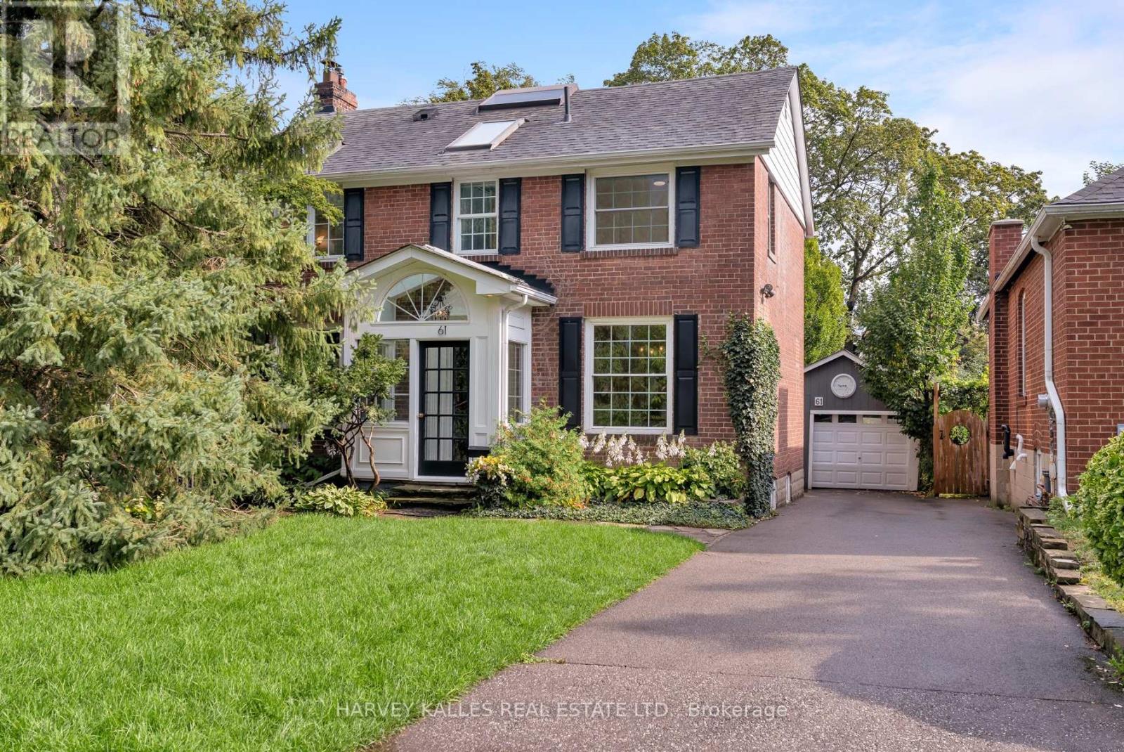 61 QUEENS DRIVE, Toronto, Ontario