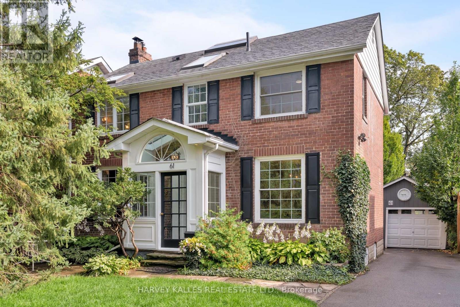 61 Queens Drive, Toronto, Ontario  M9N 2H5 - Photo 2 - W13743474
