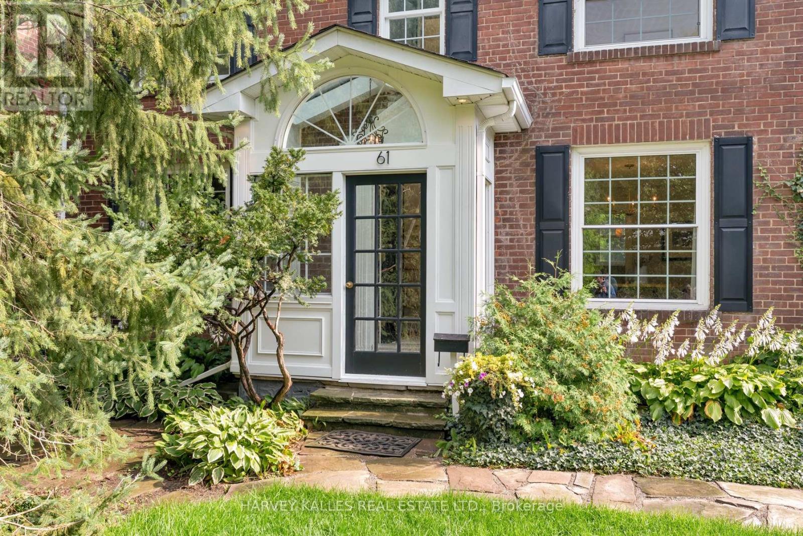 61 Queens Drive, Toronto, Ontario  M9N 2H5 - Photo 3 - W13743474
