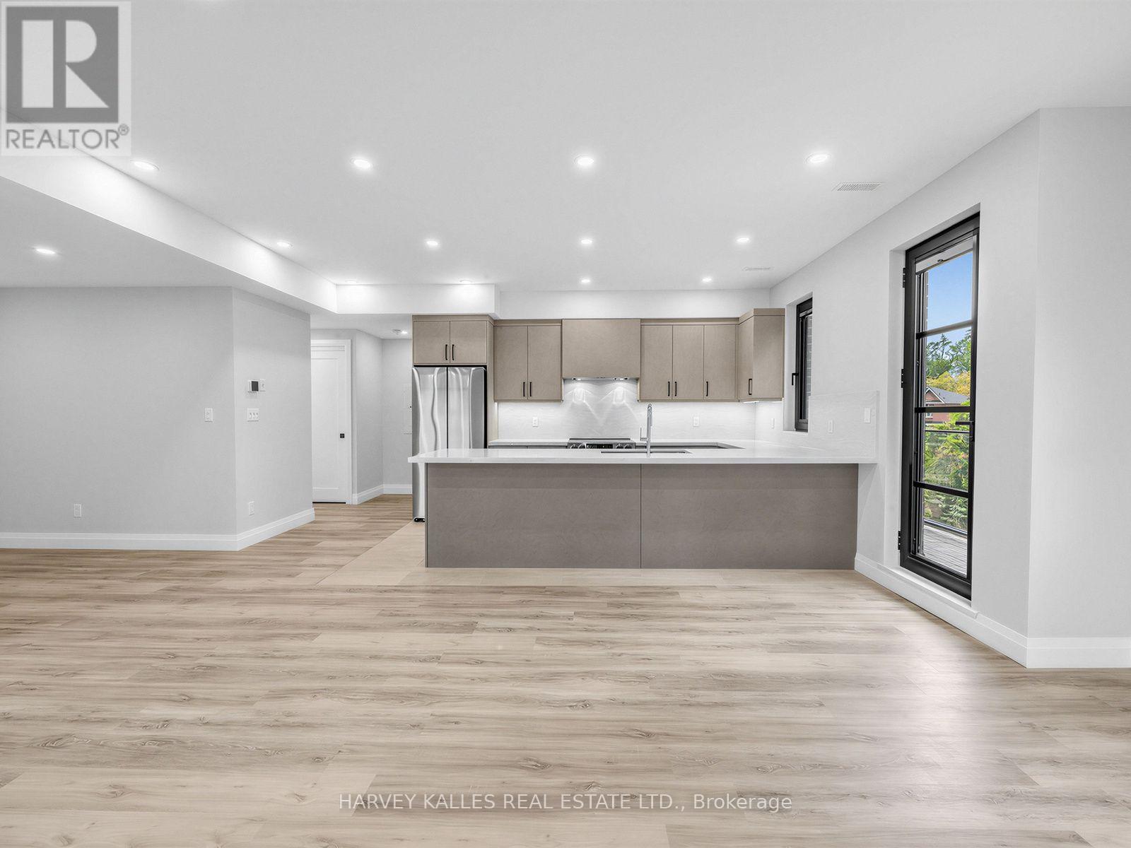 4 - 102 Shaver Avenue N, Toronto, Ontario  M9B 4N7 - Photo 2 - W13746260