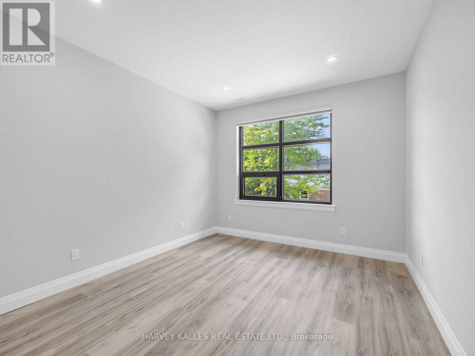 4 - 102 Shaver Avenue N, Toronto, Ontario  M9B 4N7 - Photo 9 - W13746260