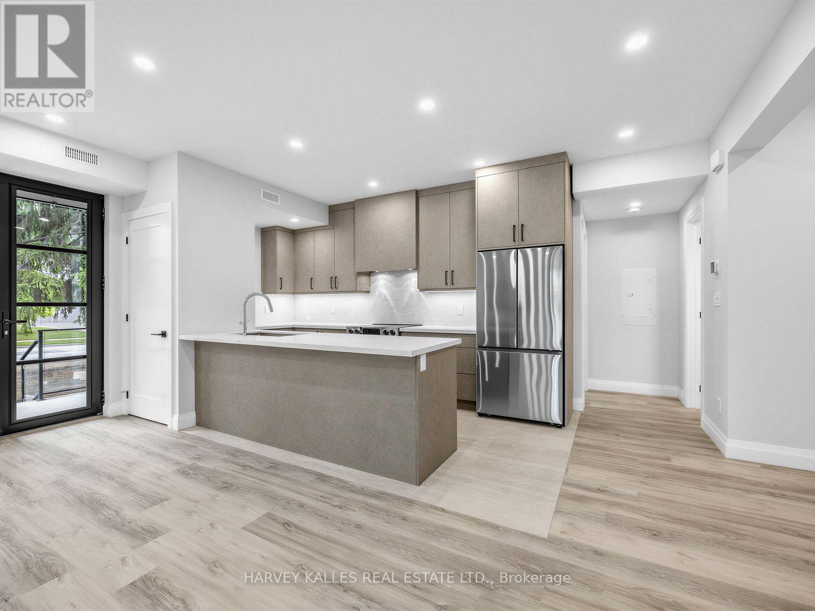 1 - 102 Shaver Avenue N, Toronto, Ontario  M9B 4N7 - Photo 2 - W13746502