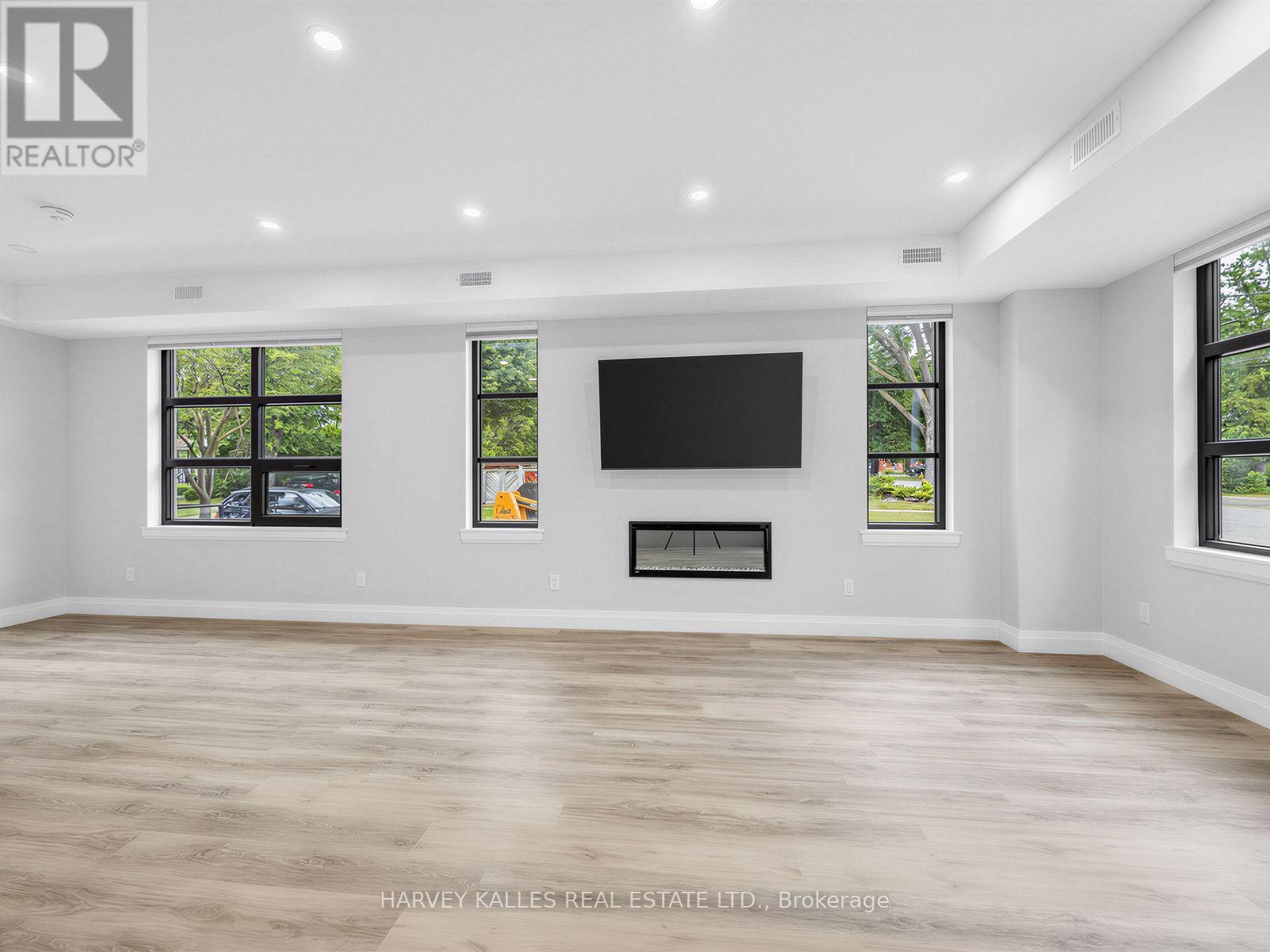 1 - 102 Shaver Avenue N, Toronto, Ontario  M9B 4N7 - Photo 4 - W13746502