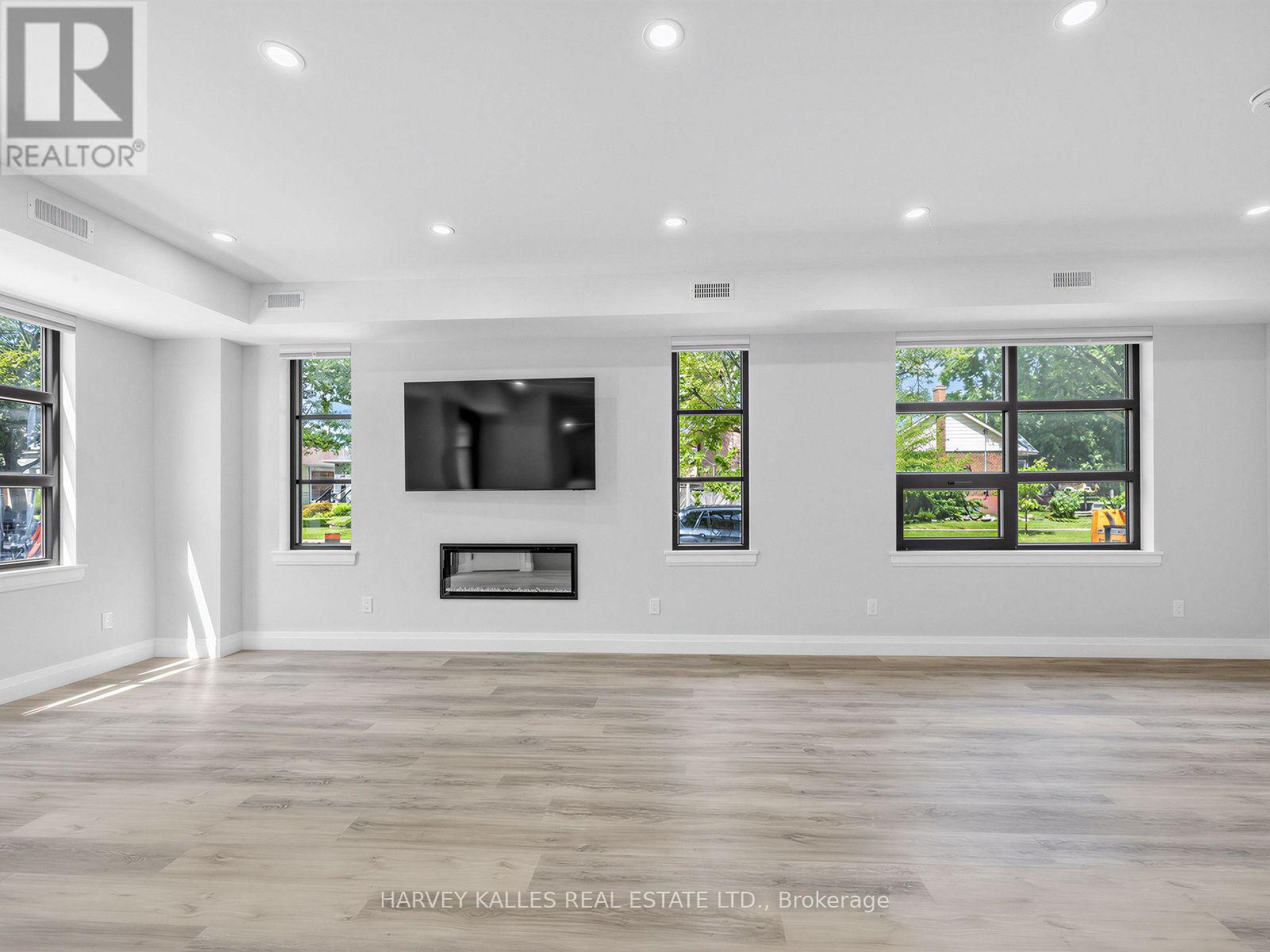 2 - 102 Shaver Avenue N, Toronto, Ontario  M9B 4N7 - Photo 3 - W13746644