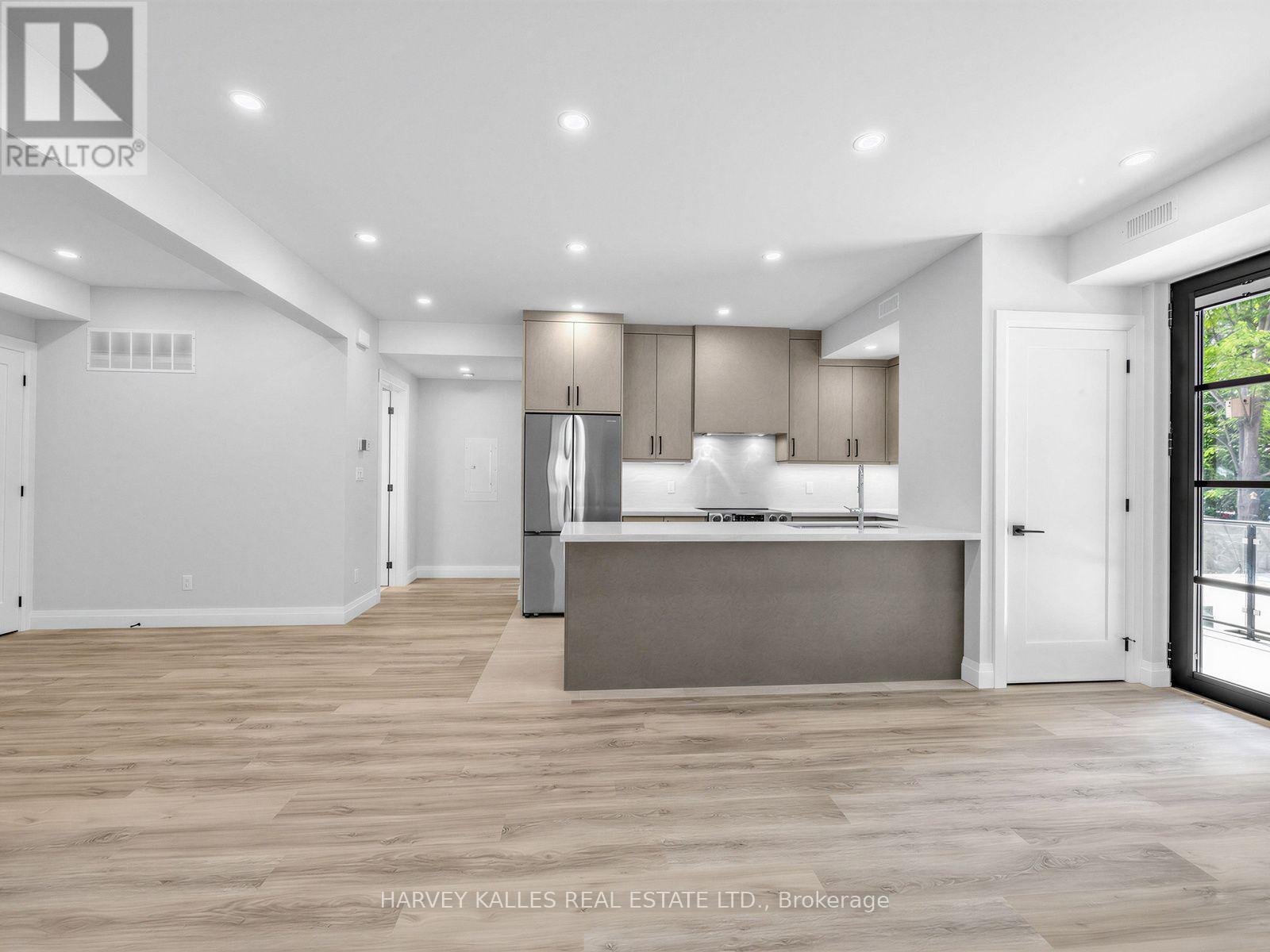 2 - 102 Shaver Avenue N, Toronto, Ontario  M9B 4N7 - Photo 4 - W13746644