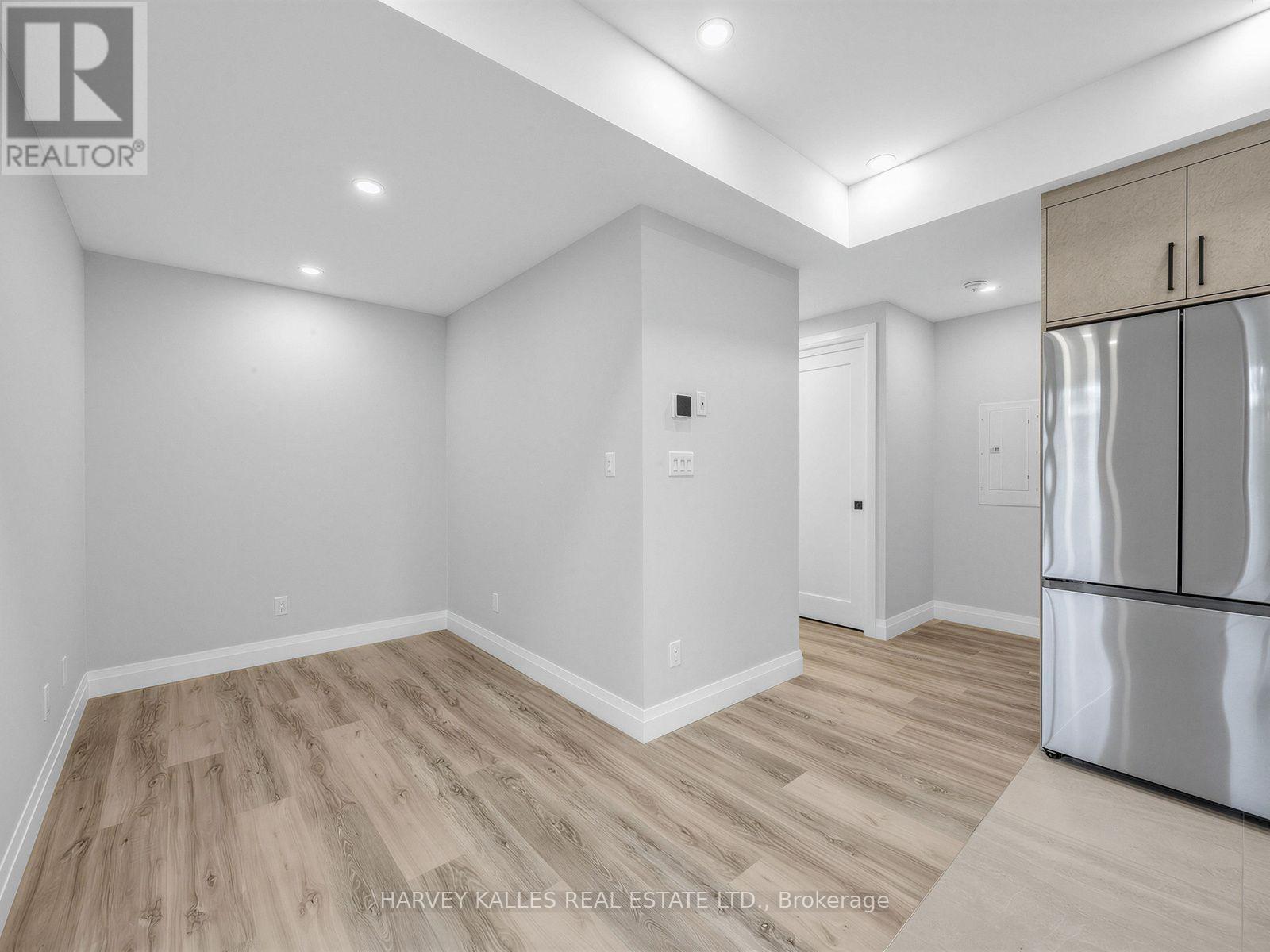 2 - 102 Shaver Avenue N, Toronto, Ontario  M9B 4N7 - Photo 5 - W13746644