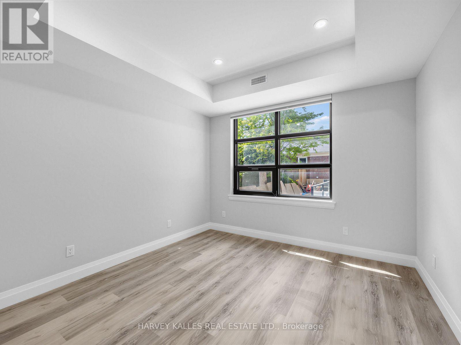 2 - 102 Shaver Avenue N, Toronto, Ontario  M9B 4N7 - Photo 7 - W13746644