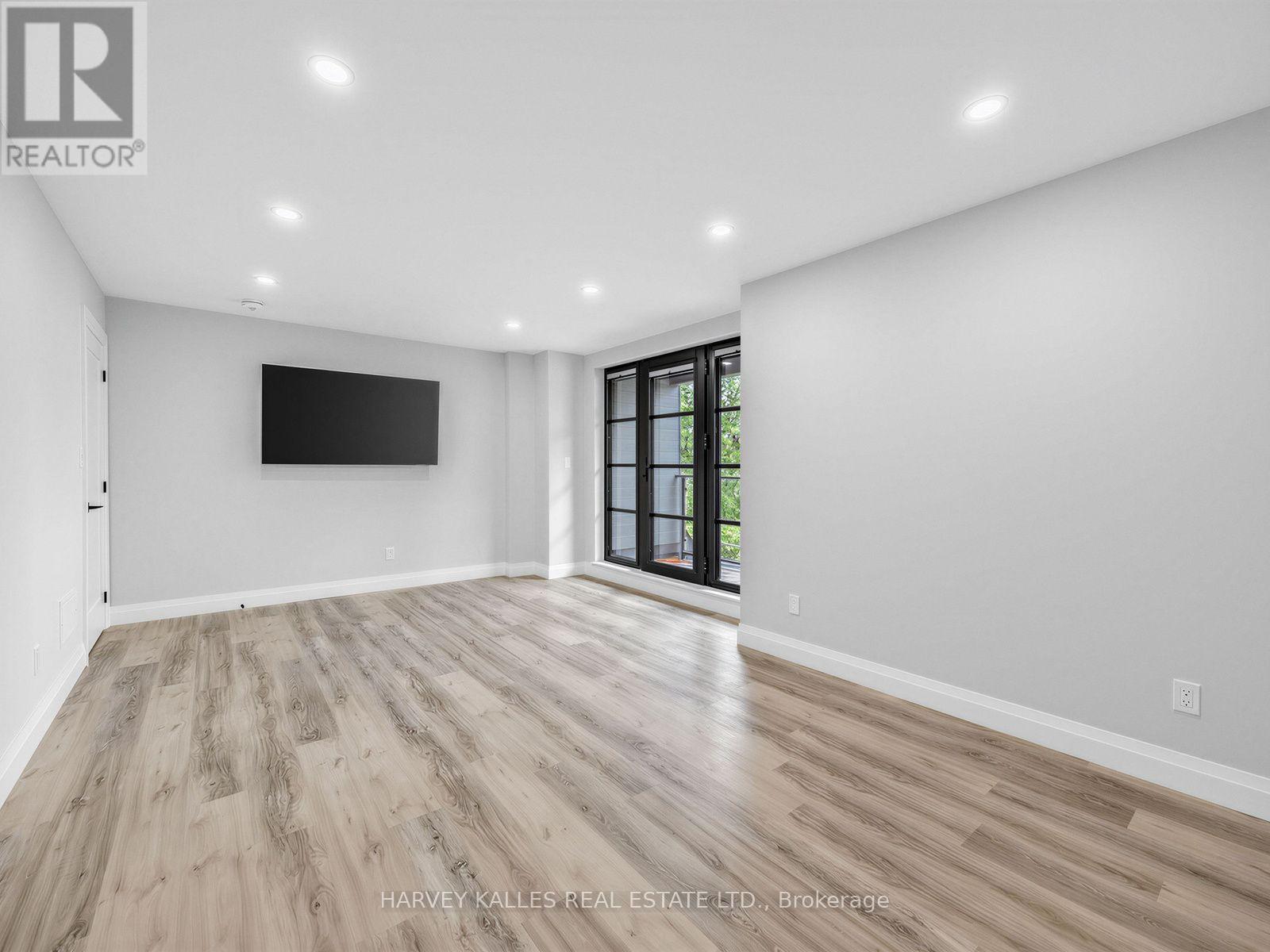 3 - 102 Shaver Avenue N, Toronto, Ontario  M9B 4N7 - Photo 13 - W13746820