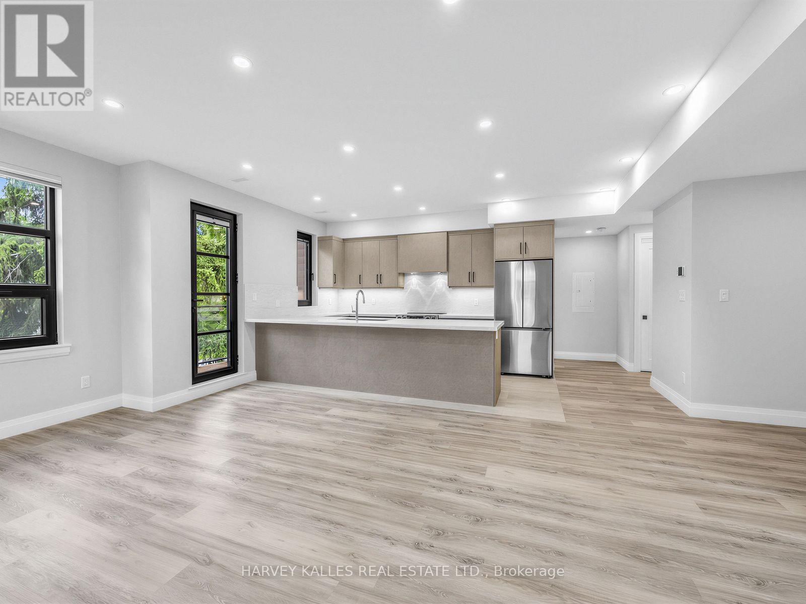 3 - 102 Shaver Avenue N, Toronto, Ontario  M9B 4N7 - Photo 2 - W13746820