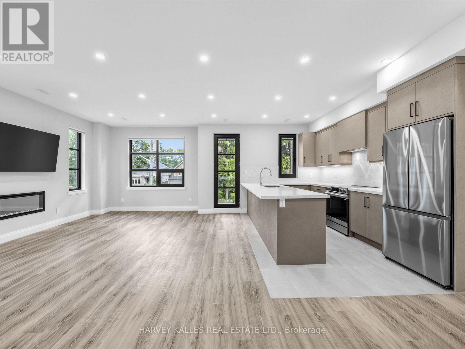 3 - 102 Shaver Avenue N, Toronto, Ontario  M9B 4N7 - Photo 3 - W13746820