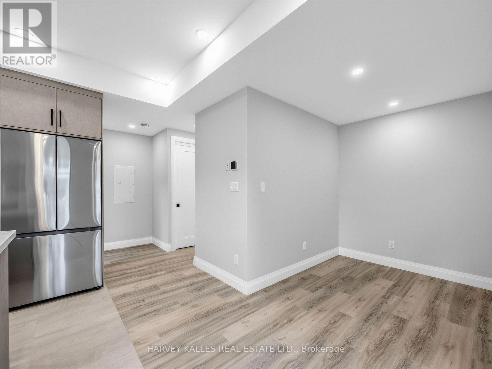 3 - 102 Shaver Avenue N, Toronto, Ontario  M9B 4N7 - Photo 4 - W13746820