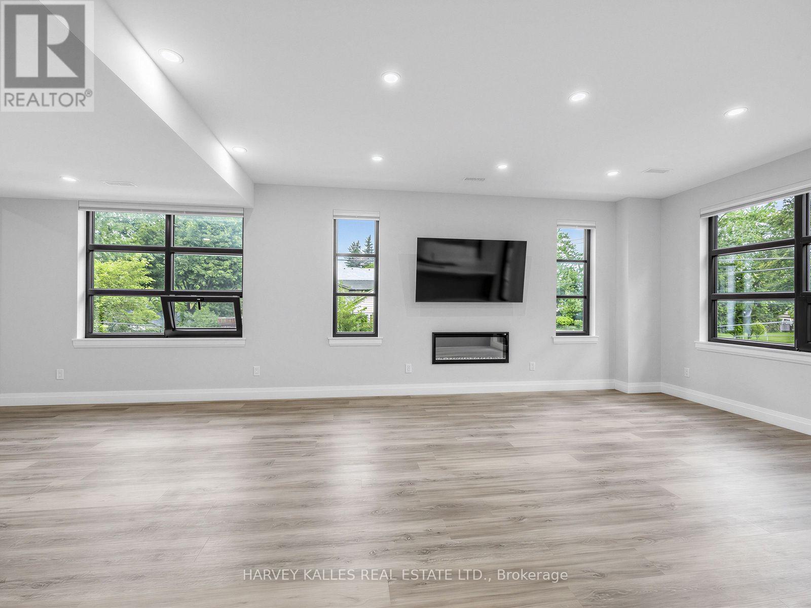 3 - 102 Shaver Avenue N, Toronto, Ontario  M9B 4N7 - Photo 5 - W13746820