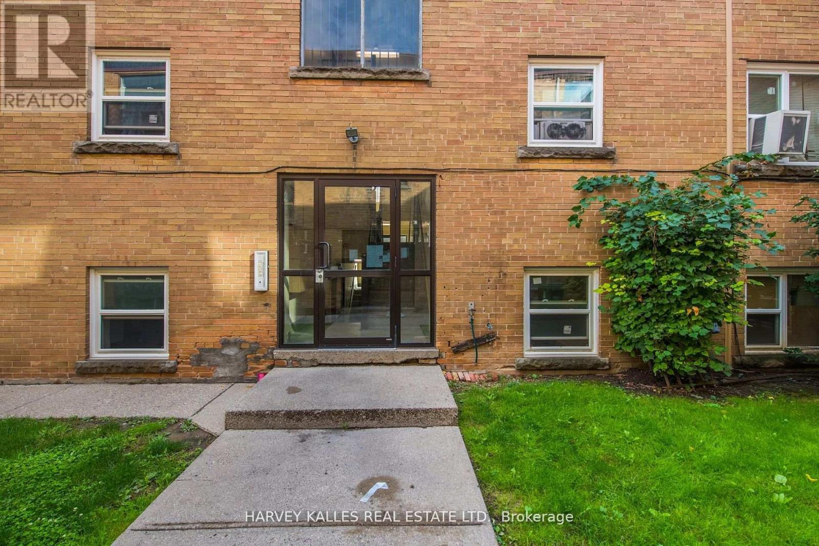 8 - 2905 St Clair Avenue E, Toronto, Ontario  M4B 1N5 - Photo 3 - E13748600